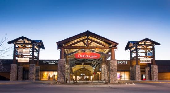outlets-at-the-dells